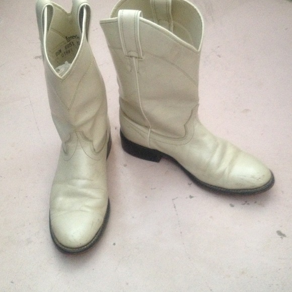 Laredo cowgirl boots