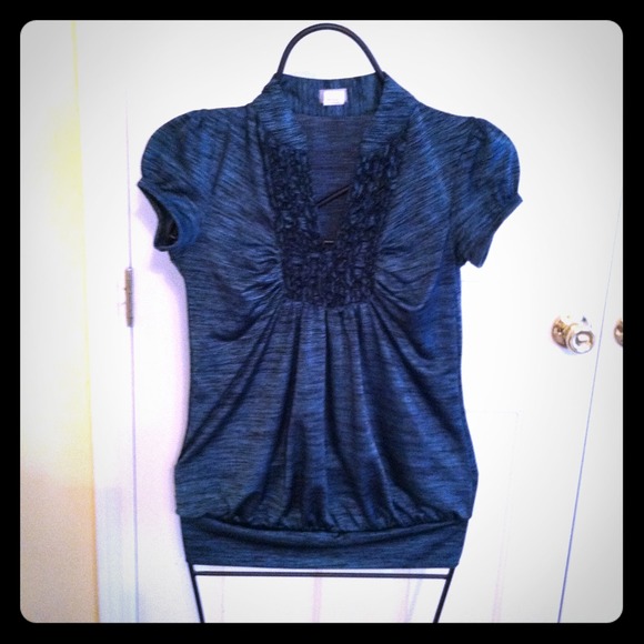 **SOLD** Size SML Maternity Shirt