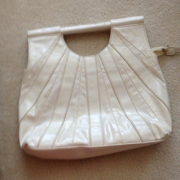 👍👍SOLD!👜👜 Off White Patent Leather Purse