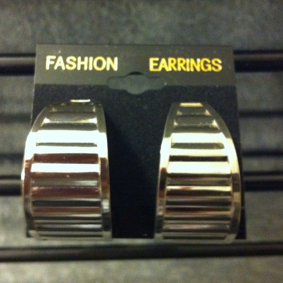 💰Fashion Design Silver Color Open Hoops - Picture 1 of 4