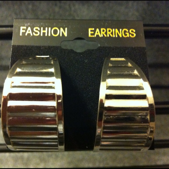 💰Fashion Design Silver Color Open Hoops - Picture 3 of 4