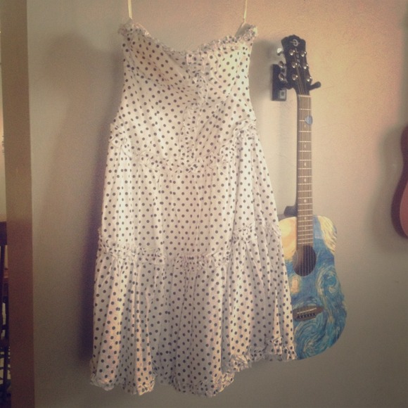 Strapless full-skirted dress