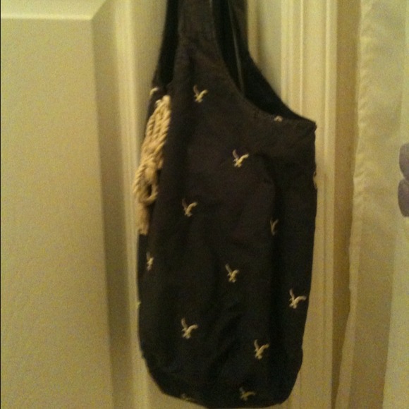 American Eagle blue and white bag