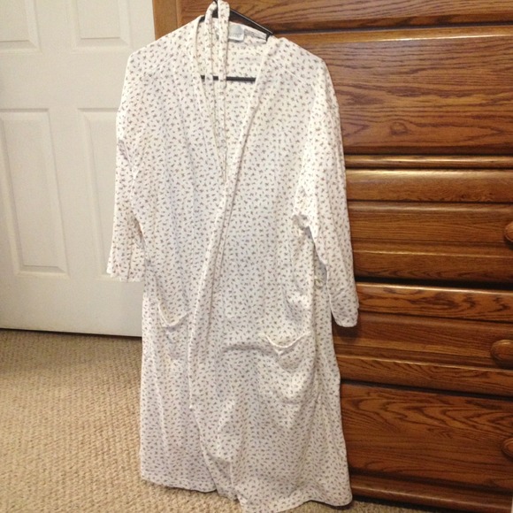 Rosebud pattern maternity robe with tie waist