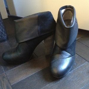 Matt Bernson suede/leather black booties 7.5