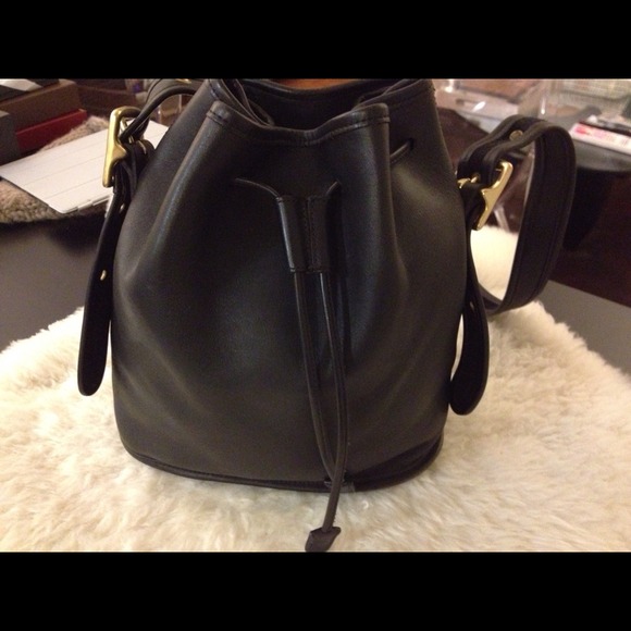 *SOLD* Coach leather bag with drawstring - Picture 2 of 3