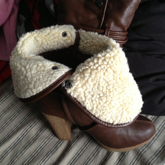 Brown heels - Picture 2 of 2