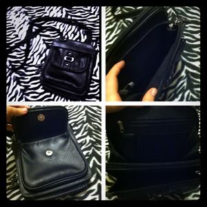 Black side sling purse 💜💜💜