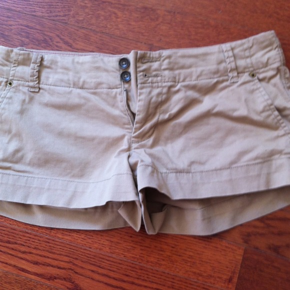 American Eagle tan size 6 shorts