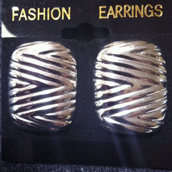 💰Fashion Design Silver Piercing Earrings - Picture 2 of 4
