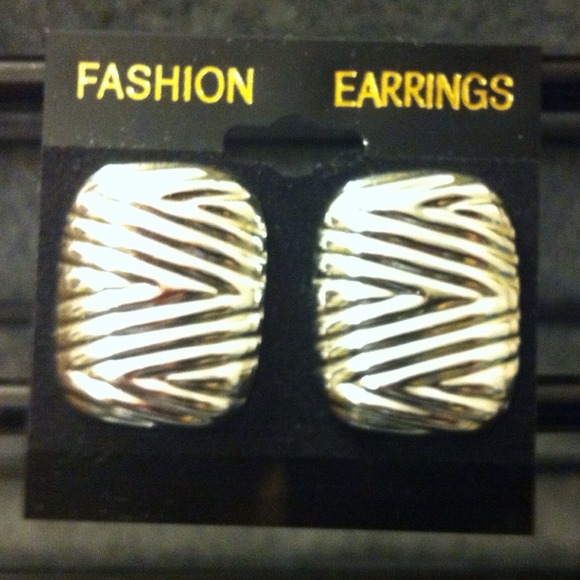 💰Fashion Design Silver Piercing Earrings - Picture 4 of 4