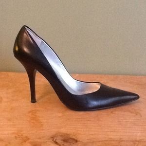 Black 3.5 inch heels. Perfect!