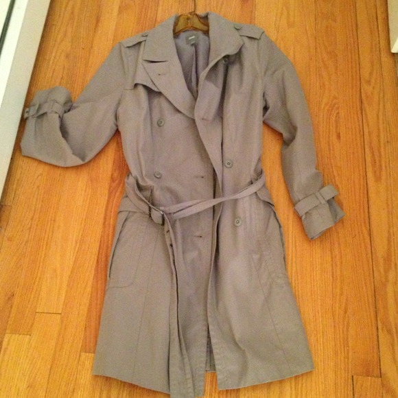 *SOLD* Gap trench coat!
