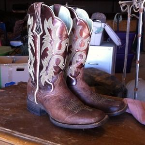 Women's Ariat boots!