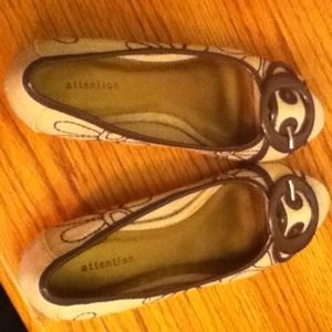 I'm selling a pair of low heels!