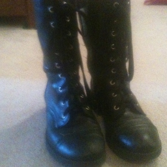 Lace up boot used black