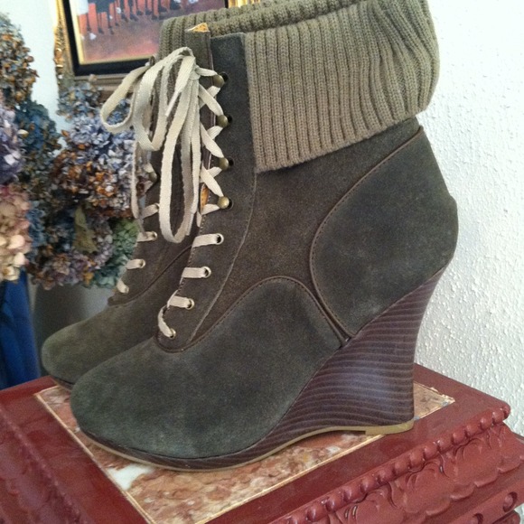 Boots - Boots holding for Pinkeverything