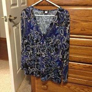 Blue and black v-neck shirt