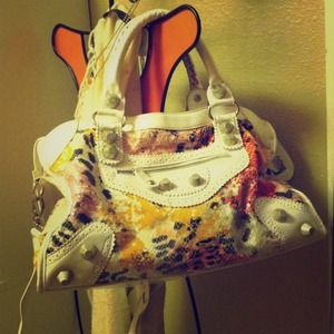 Cross body or doc style buckle purse