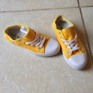 NWOT Converse inspired sneaker size 7