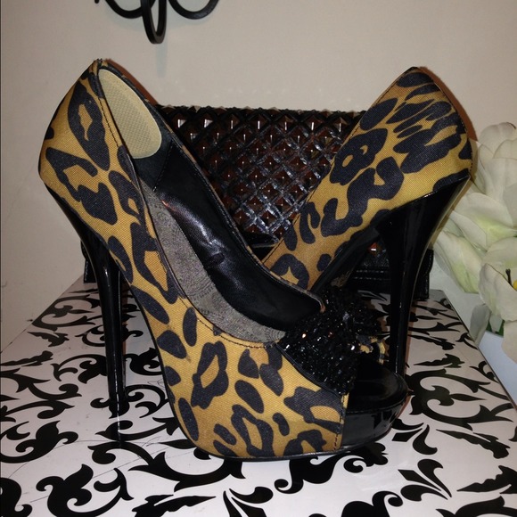 Leopard heels very cute with bow