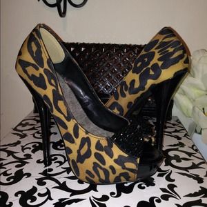 Leopard heels very cute with bow