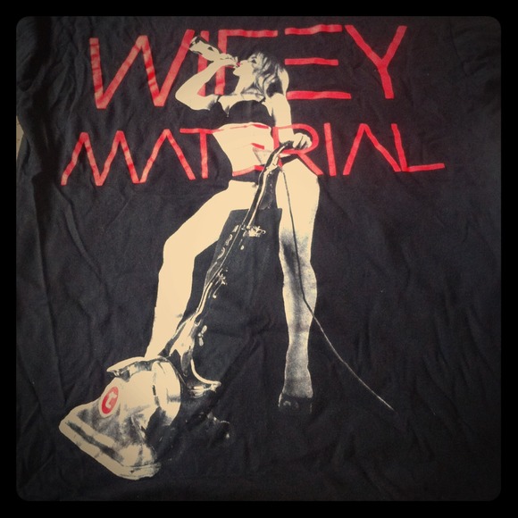 Unisex size M. "Wifey Material" Tshirt