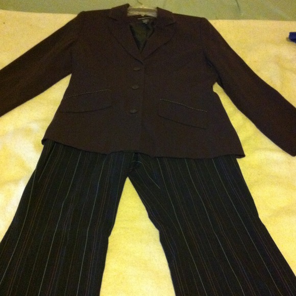 Slack suit!! Flirty and unforgettable ! - Picture 1 of 4