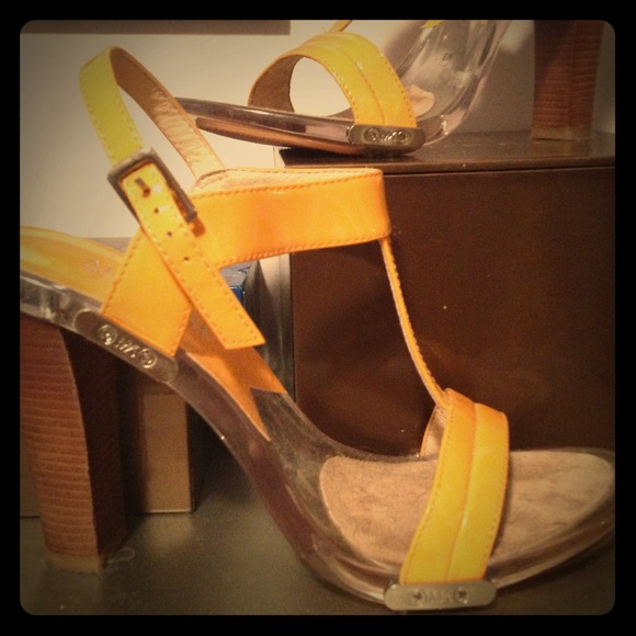 Michael kors T strap sandal