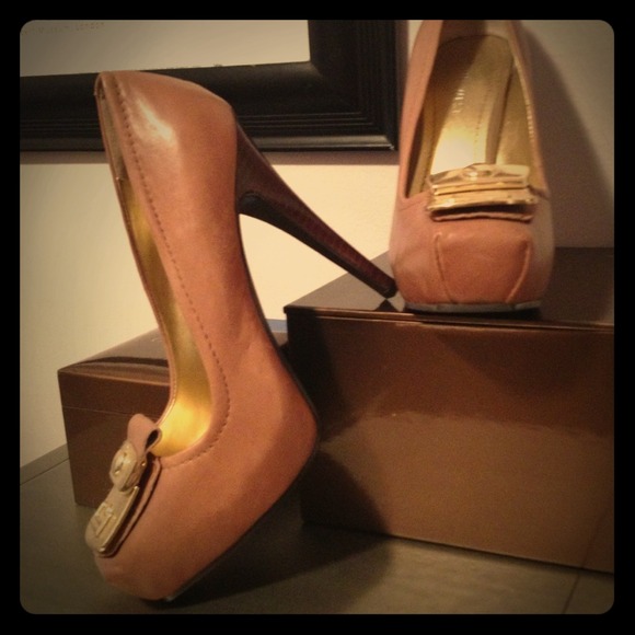 Nine West tan leather pumps