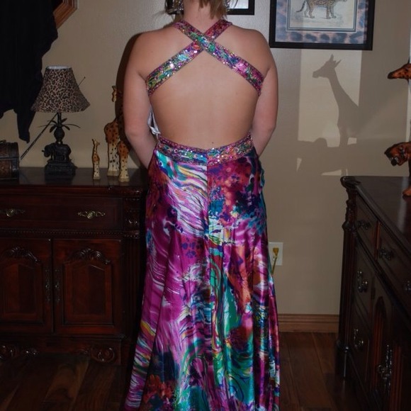 Multi-colored formal dress. - Picture 2 of 4