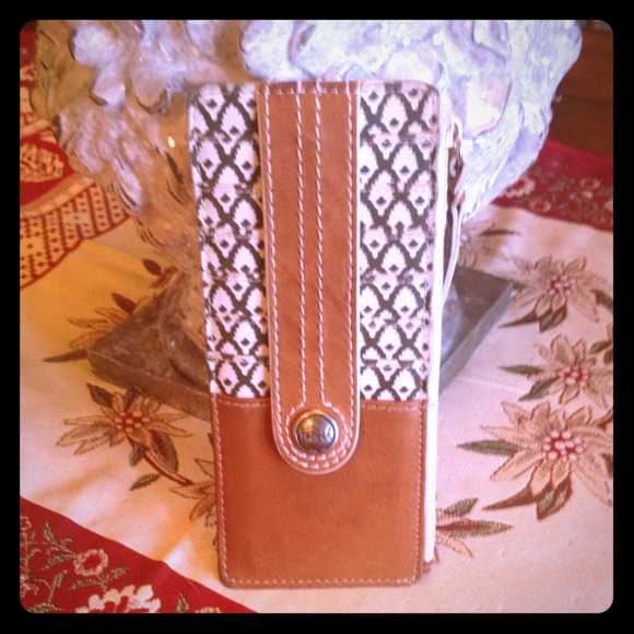 SOLD IN BUNDLE**Fossil Credit Card Holder