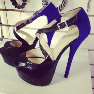 Black and blue heels multiple sizes