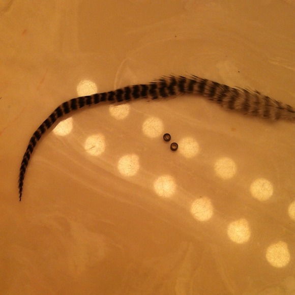 Authentic hair flare feather w 2 attachment beads!