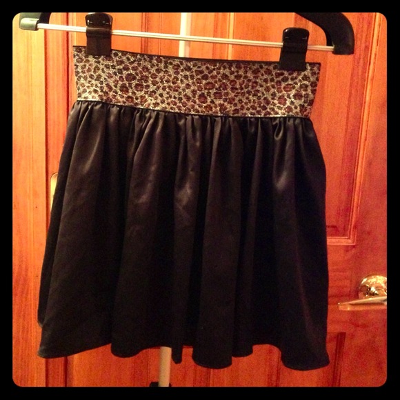 Black miniskirt with animal print waistband