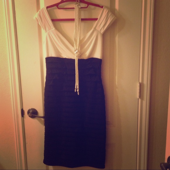 Knee length Dress! Great shape! Off shoulders!
