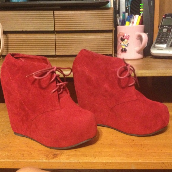 GLAZE Red Suede Booties Size 7