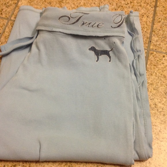 SOLD.  Victoria Secret PINK lounge Capri - Picture 3 of 4