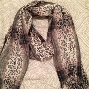 Pink/grey leopard scarf