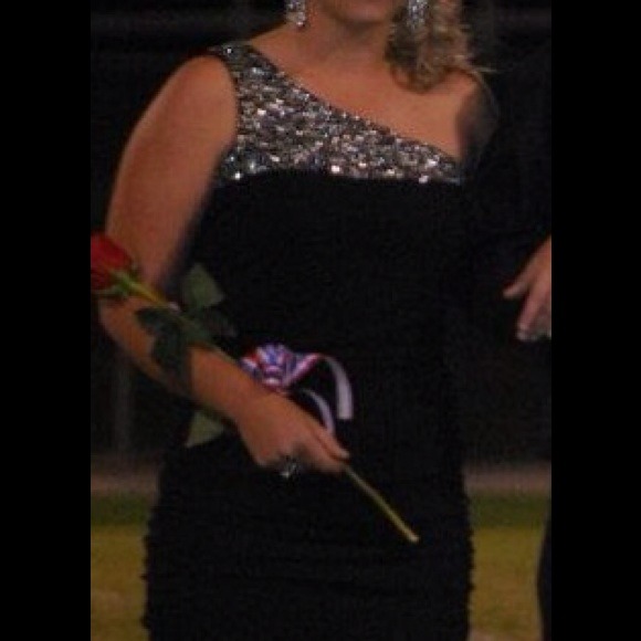 Black one shoulder cocktail dress. Silver beading. - Picture 1 of 4