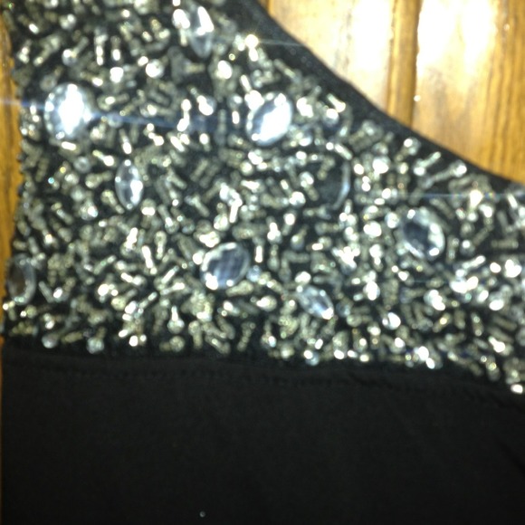 Black one shoulder cocktail dress. Silver beading. - Picture 2 of 4