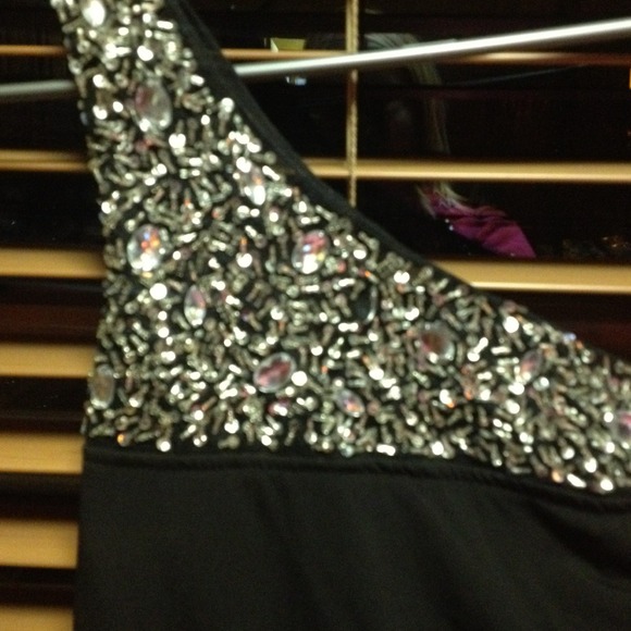 Black one shoulder cocktail dress. Silver beading. - Picture 3 of 4