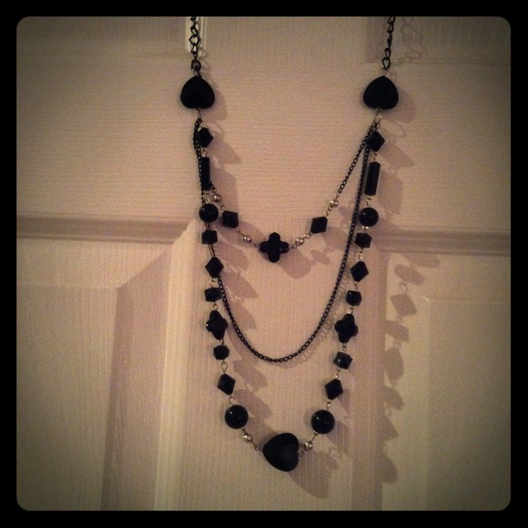 ⛔SOLD⛔ Black necklace and earring set
