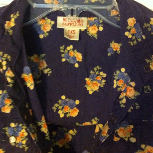 🌈2 items $10 Don't think this was ever worn XS - Picture 3 of 3