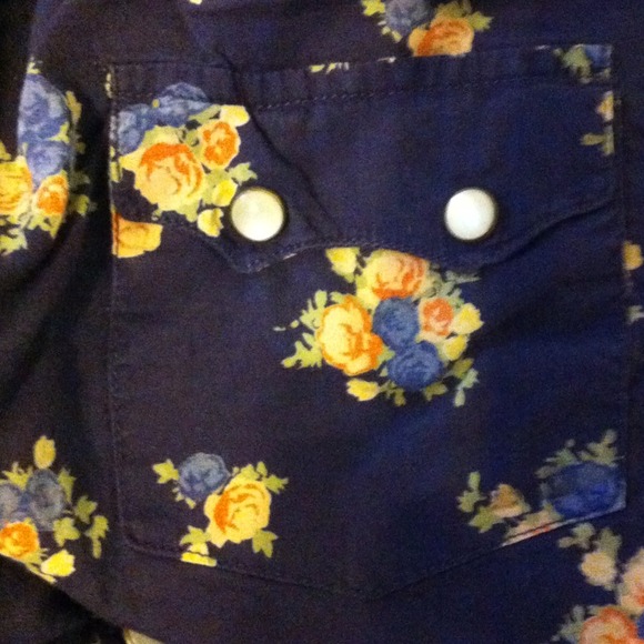 🌈2 items $10 Don't think this was ever worn XS - Picture 2 of 3