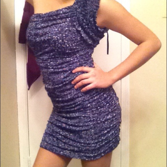 Dress - Picture 2 of 4