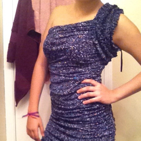 Dress - Picture 3 of 4