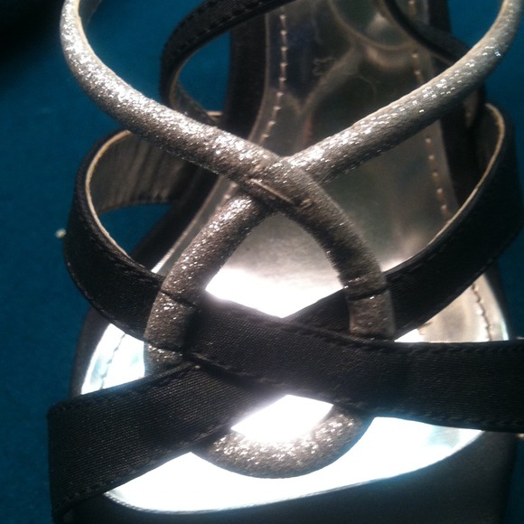 Beautiful Classy Heels - Picture 2 of 4