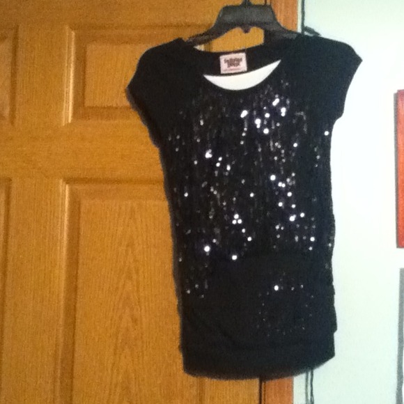 Black shirt