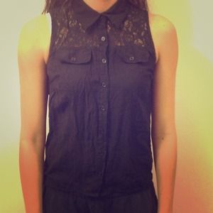 ❌SOLD❌lace tip high-low button up tank
